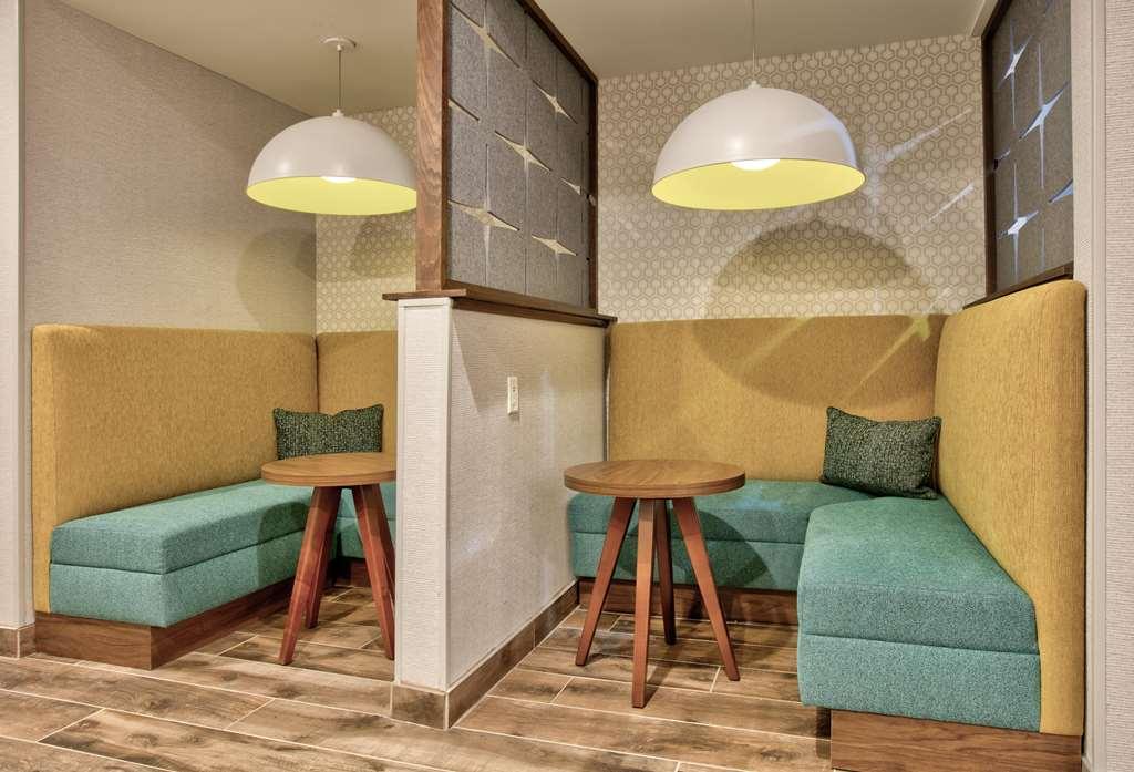 Hampton Inn & Suites Далхарт Удобства фото